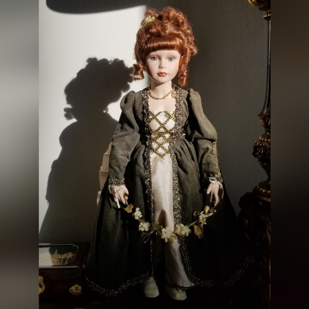 [KIMBERLY COLLECTION] Flower Girl Porcelain Doll